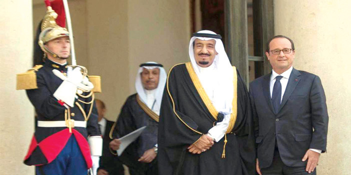 خادم الحرمين الملك سلمان بن عبدالعزيز في زيارة سابقة لفرنسا مع الرئيس فرانسوا هولاند