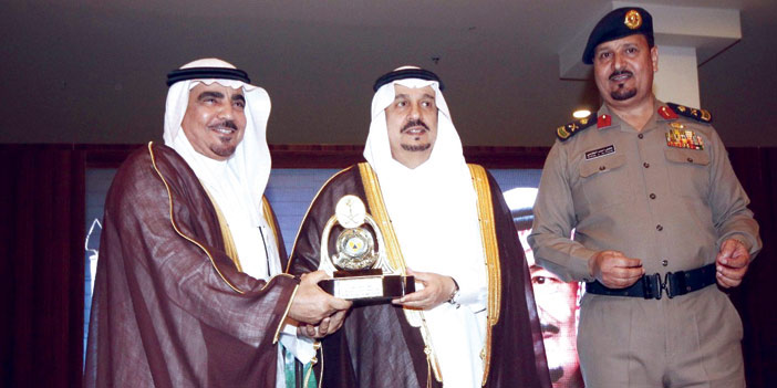  أمير الرياض فيصل بن بندر يكرّم العثيم