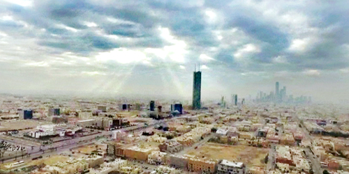  سماء العاصمة الرياض وتغطيها السحب الركامية الرعدية