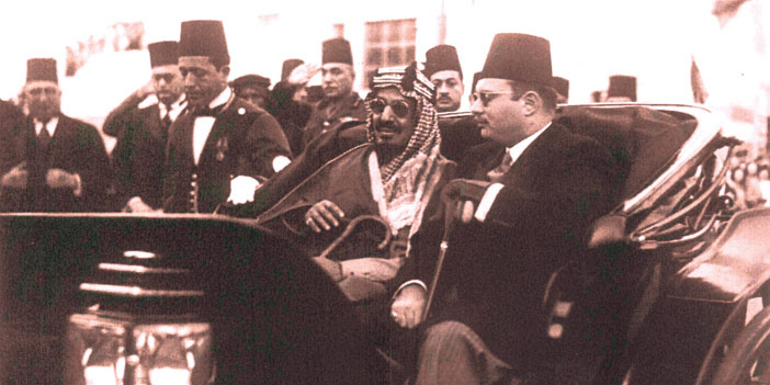  الملك عبدالعزيز والملك فاروق في الموكب الرسمي في القاهرة عام 1946م