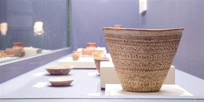 جرة وأوان فخارية من الألف الثالث قبل الميلاد 