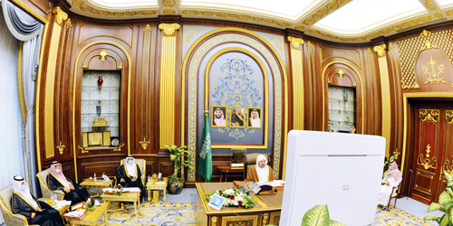  رئيس مجلس الشورى خلال مشاركته في الاجتماع