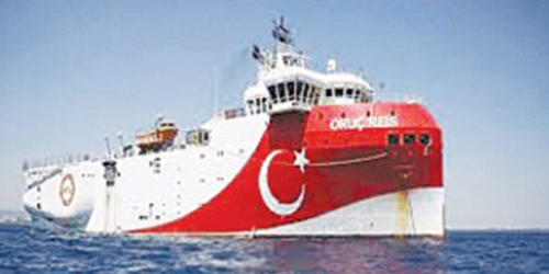 بعد التلويح بعقوبات أوروبية.. سفينة تركية تغادر شرق المتوسط 