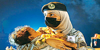 صورة «واس» لمجندة سعودية تتصدر وسائل الإعلام ووكالات الأنباء العالمية 