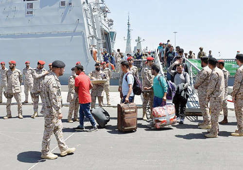 جانب من وصول عدد من رعايا الدول الصديقه إلى ميناء جدة