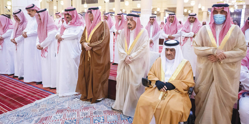 أمير منطقة الرياض يؤدي الصلاة على الأمير سعود بن عبدالله بن عبدالرحمن 