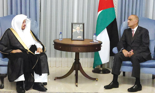 د. آل الشيخ خلال لقائه رئيس الوزراء الأردني