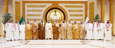 الأمير سعود بن مشعل يسلم وثائق تملك الوحدات السكنية للمستفيدين من تبرع ولي العهد 