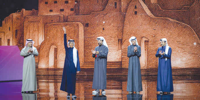 مشاعر الأخت والجد والشقيق تسيطر على قصائد فرسان «شاعر الراية» 