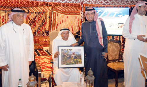 بحضور خبراء الاقتصاد ورجال الأعمال 