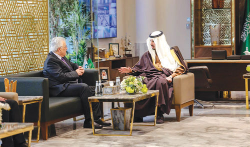 أمين منطقة الرياض يستقبل سفير فلسطين 