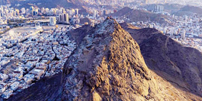 جبل حراء.. شاهدُ البدايات والمَعلم الخالد 