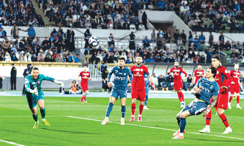  الهلال فاز على ضمك وصعد للصدارة