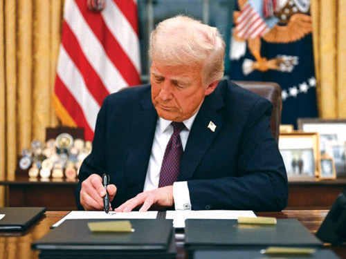 ترامب يوقع أمراً تنفيذياً لحماية إيرادات النفط الفنزويلية في أميركا من الدائنين 