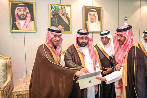 بحضور وزير البلديات أمس 