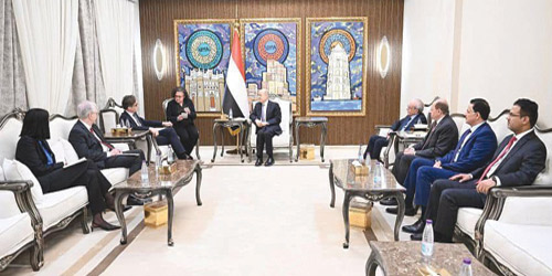  الرئيس العليمي أثناء لقائه المبعوث والسفير الألمانيين