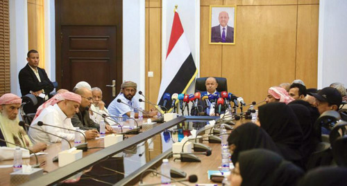  عضو المجلس الخنبشي أثناء اجتماعه بقيادة ووجهاء حضرموت