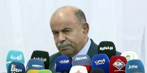 محافظ حضرموت خلال المؤتمر الصحفي