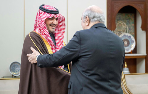 وزير الداخلية خلال لقائه الرئيس الجزائري