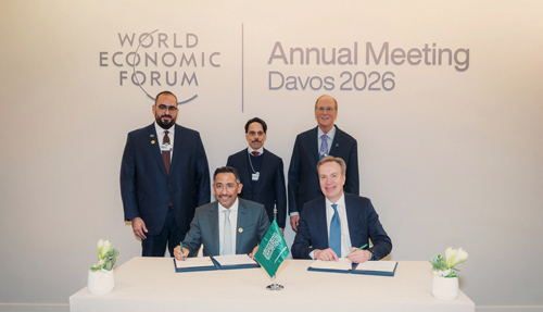  وزير الخارجية خلال حضوره توقيع الاتفاقية