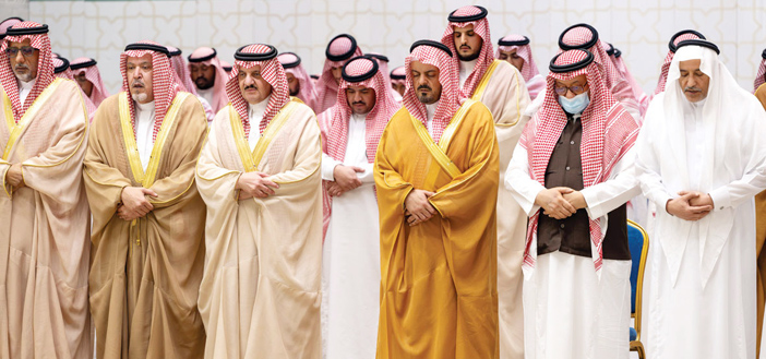 نائب أمير منطقة مكة المكرمة يؤدي الصلاة على الأمير فيصل بن تركي بن عبدالله 