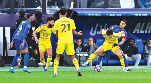 الهلال والنصر بقيادة طاقم أجنبي انتهت زرقاء بـ«3-1»