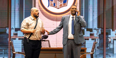 الجمهور  يمدّد عروض مسرحية «الدور السابع» في «موسم الرياض» 