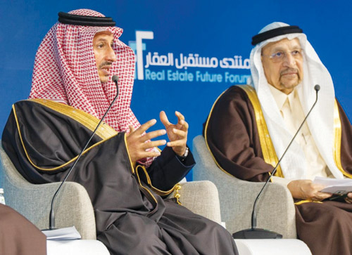 خلال العام الماضي وزير السياحة يعلن: 