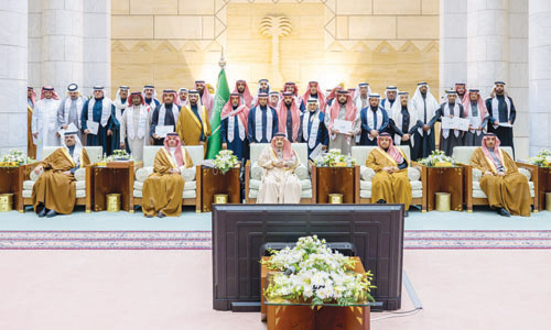 أمير منطقة الرياض يكرم المدارس والطلبة المتميزين بالمنطقة 