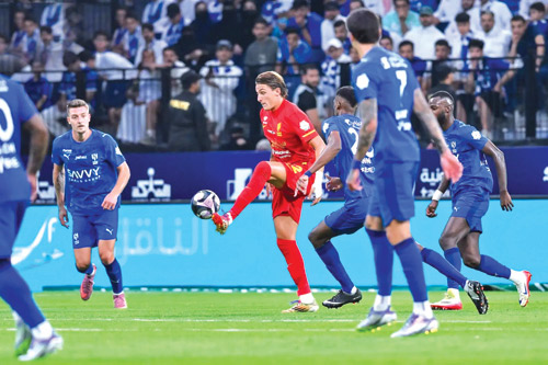 مباراة الهلال والقادسية يترقبها المنافسون