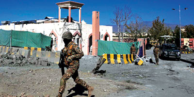 مقتل 10 عناصر من الأمن و37 مسلحاً بهجمات مسلحة غربي باكستان 