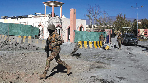 مقتل 10 عناصر من الأمن و37 مسلحاً بهجمات مسلحة غربي باكستان 