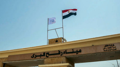 لعبور الأفراد وتحت رقابة مشددة 