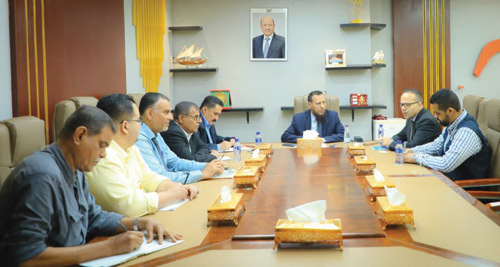 شيخ يبحث أوضاع اللاجئين غير الشرعيين في عدن