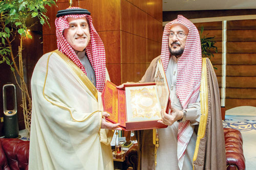  د. آل الشيخ مستقبلاً السفير تركي بن ماضي