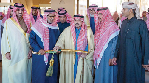 أمير منطقة الرياض يحضر ختام النسخة الثالثة من مهرجان خادم الحرمين للهجن 