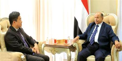 الزنداني يؤكد التزام الحكومة بتقديم التسهيلات لاستئناف نشاط الاستثمارات 