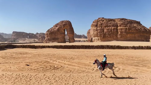 انطلاق منافسات سباق بطولة الفرسان للقدرة والتحمّل في العُلا 