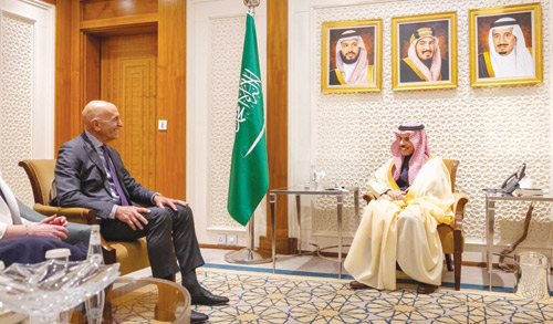 وزير الخارجية خلال استقباله المبعوث الأمريكي إلى سوريا