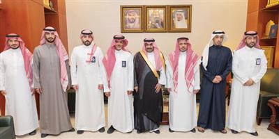 محافظ المجمعة يستقبل الفيحاويين 