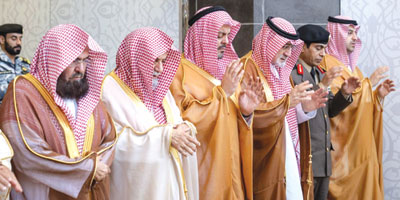 صلاة الاستسقاء في المسجد الحرام 