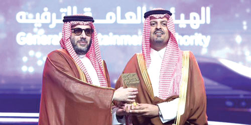  الأمير سعود بن مشعل بن عبدالعزيز خلال تكريمه تركي آل الشيخ