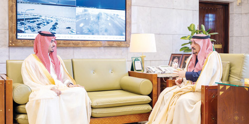أمير منطقة الرياض مستقبلا محافظ الدرعية الأمير راكان بن سلمان