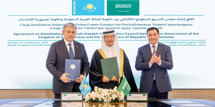 وزير الطاقة بعد توقيع الاتفاقية مع وزير خارجية كازاخستان