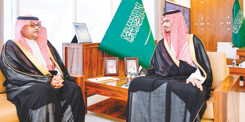 الأمير راكان بن سلمان يستقبل قيادات ومنسوبي جامعة المعرفة 