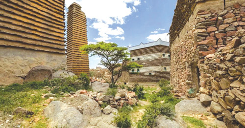 ورشة متخصصة لترميم قرية وطن «آل خلف» التراثية 