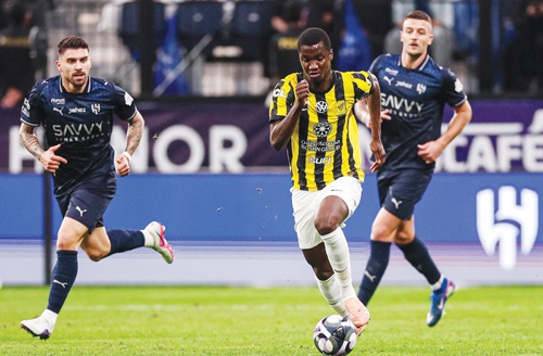 الهلال فرط في الصدارة والاتحاد تألق في الكلاسيكو