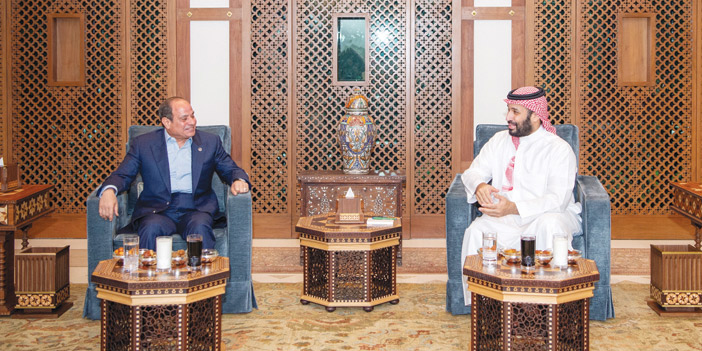 ولي العهد خلال لقائه الرئيس المصري على مائدة الإفطار في جدة