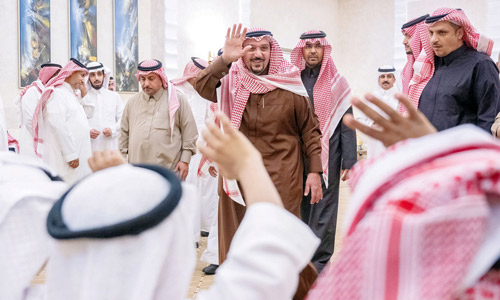 أمير منطقة القصيم يشارك أبناءه الأيتام مأدبة الإفطار 