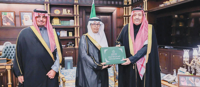 الأمير حسام يطّلع على تقرير أندية الباحة 